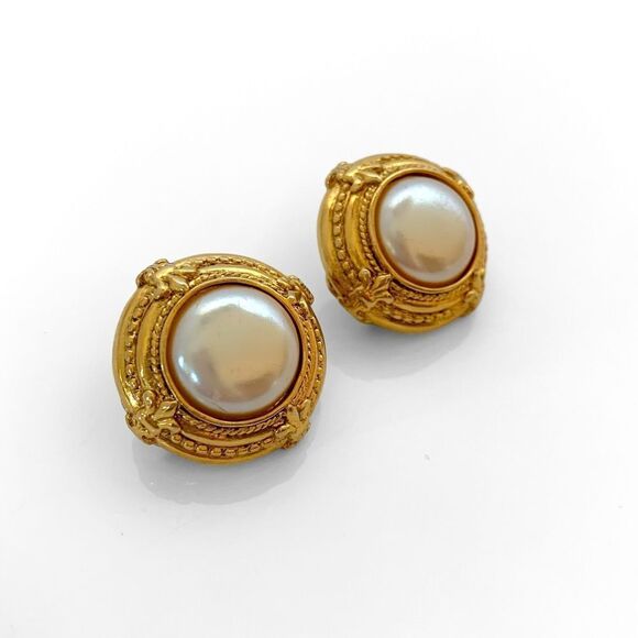 Vintage Faux Pearl Gold Circular Clip Earrings - Picture 3 of 7